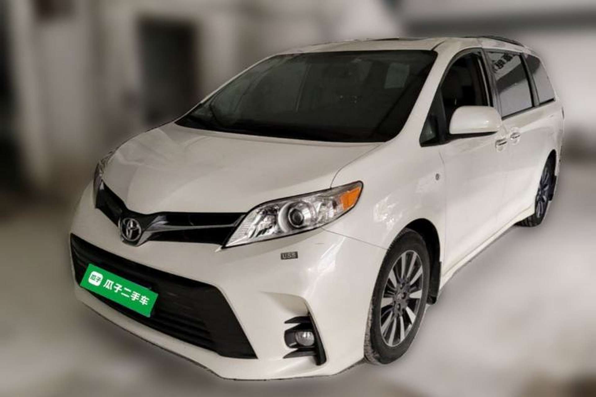 Used Toyota SIENNA  Front Left 45 Deg