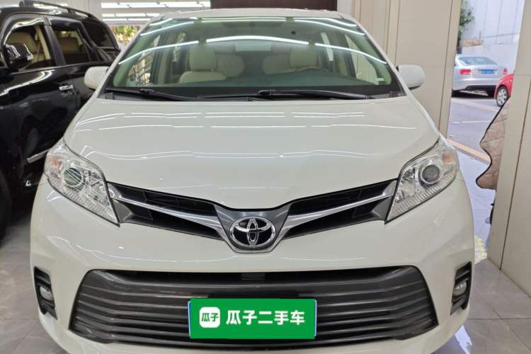 Used Toyota SIENNA 2018 3.5L Two-Wheel Drive XLE 7-Seater U.S. Specification Front