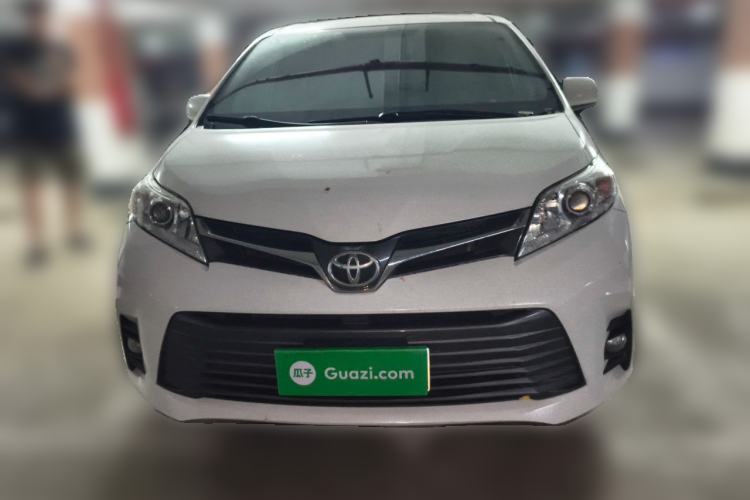 Used Toyota SIENNA  Front
