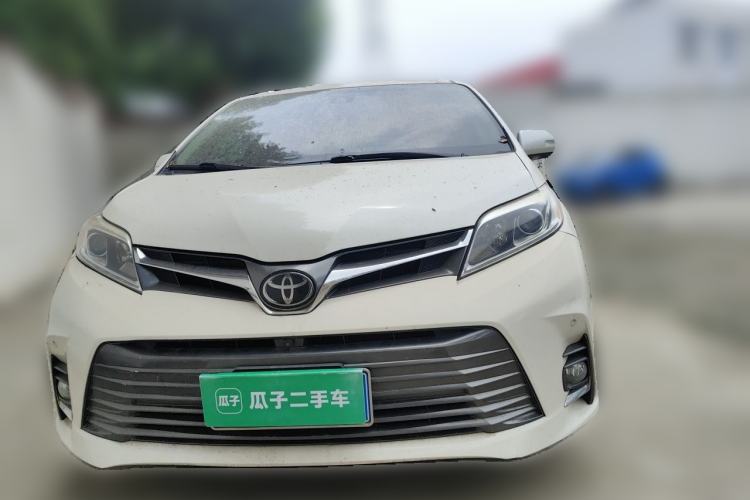 Used Toyota SIENNA  Front