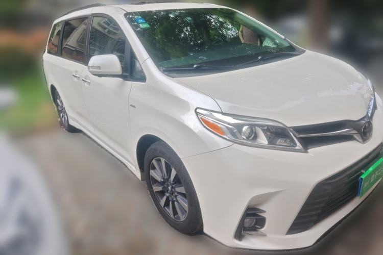 Used Toyota SIENNA 2018 3.5L Four-Wheel Drive LE Trim 7 Seats U.S. Specification Front Right 45 Deg