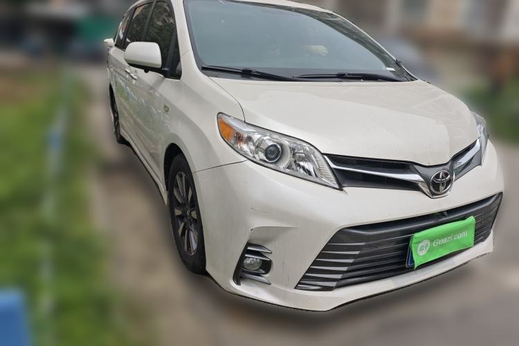 Used Toyota SIENNA 2018 3.5L 2WD Limited 7-Seater Canadian Version Front Right 45 Deg