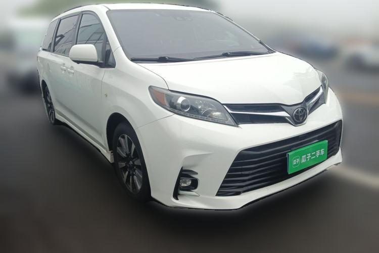 Used Toyota SIENNA  Front Right 45 Deg