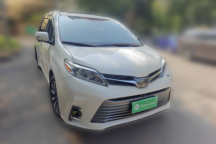 Used Toyota SIENNA  Front Right 45 Deg