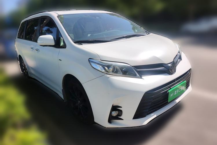 Used Toyota SIENNA 2018 3.5L Four-Wheel Drive SE Version 7 Seats U.S. Specification Front Right 45 Deg