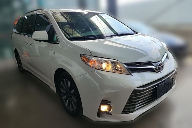 Used Toyota SIENNA  Front Right 45 Deg
