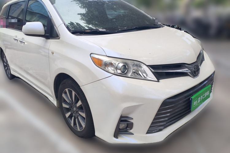 Used Toyota SIENNA  Front Right 45 Deg