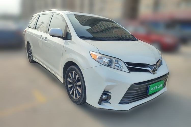 Used Toyota SIENNA  Front Right 45 Deg