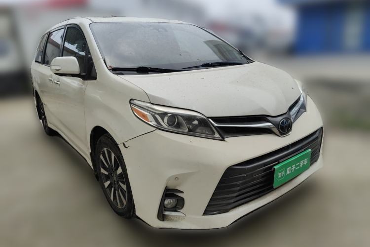 Used Toyota SIENNA  Front Right 45 Deg