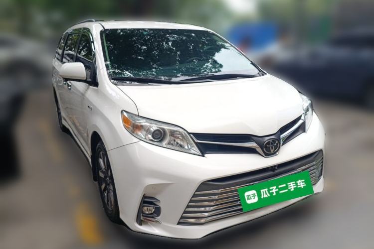 Used Toyota SIENNA  Front Right 45 Deg