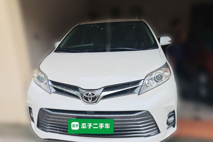 Used Toyota SIENNA 2018 3.5L Two-Wheel Drive SE U.S. Specification Front