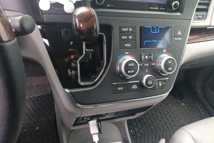 Used Toyota SIENNA  Gear Lever