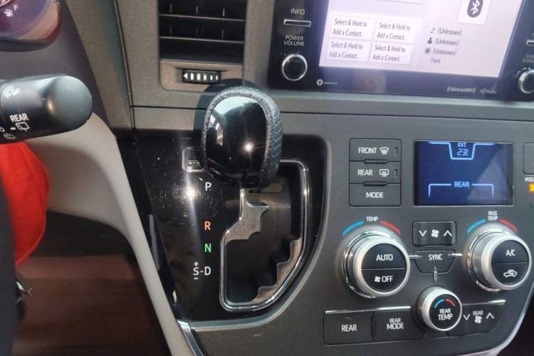 Used Toyota SIENNA 2018 3.5 Four-Wheel Drive LE Version 7 Seats – Canadian Edition Gear Lever