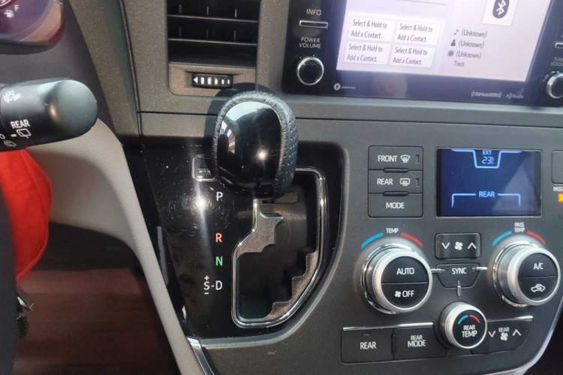 Used Toyota SIENNA 2018 3.5 Four-Wheel Drive LE Version 7 Seats – Canadian Edition Gear Lever