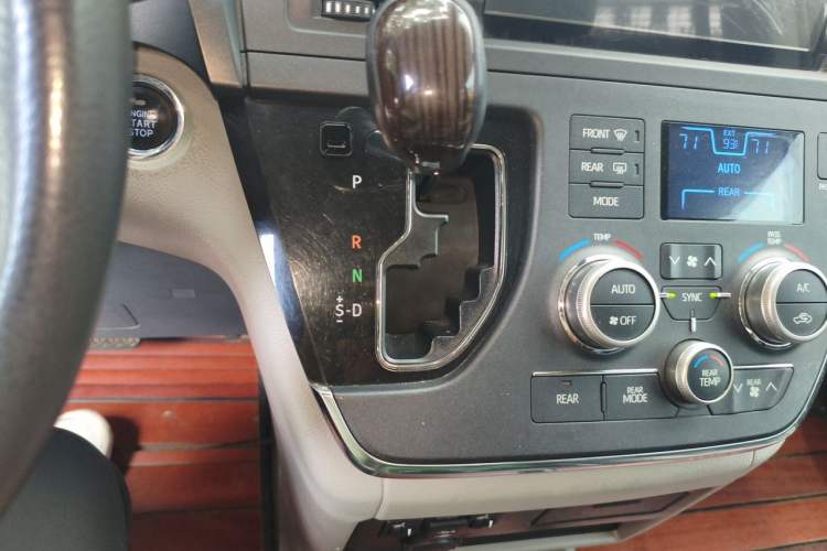 Used Toyota SIENNA  Gear Lever