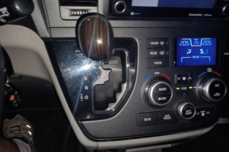 Used Toyota SIENNA  Gear Lever