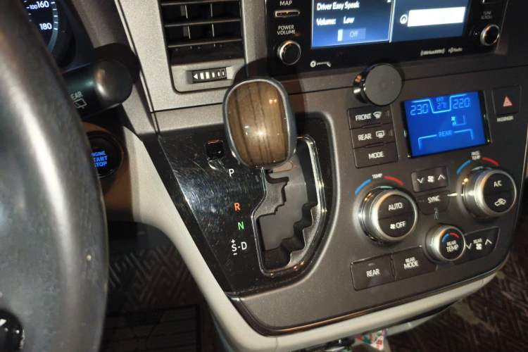 Used Toyota SIENNA  Gear Lever