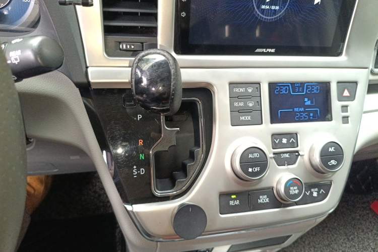 Used Toyota SIENNA  Gear Lever