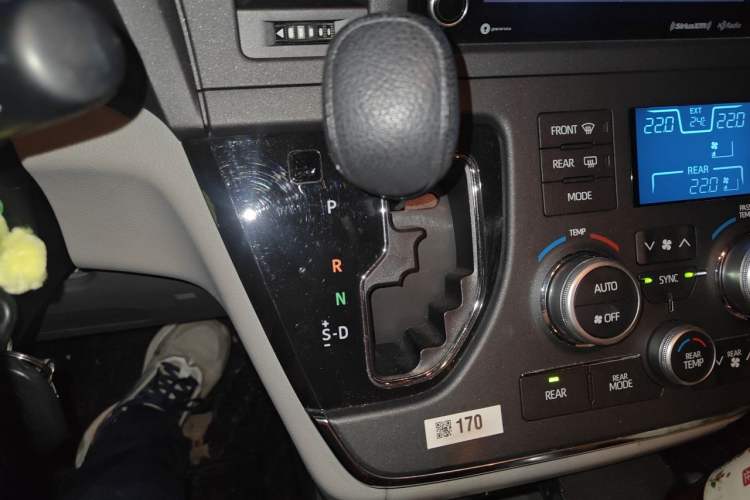 Used Toyota SIENNA  Gear Lever