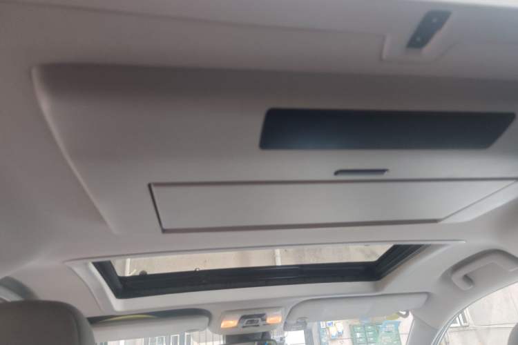 Used Toyota SIENNA 2018 3.5L Four-Wheel Drive LE Trim 7 Seats U.S. Specification Headliner