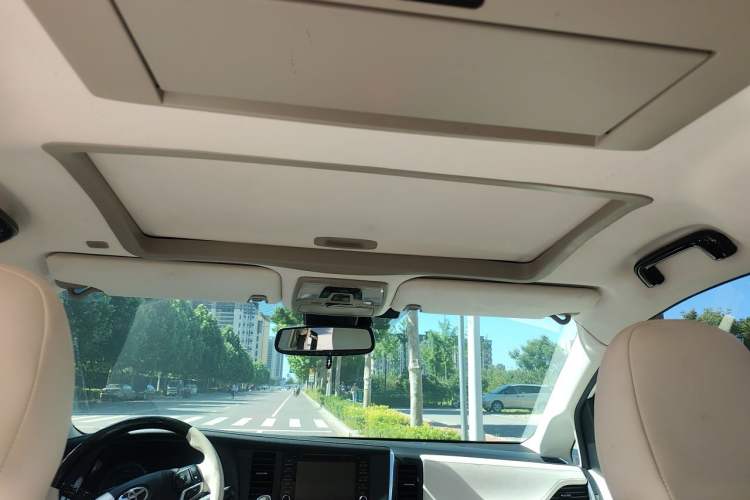 Used Toyota SIENNA 2018 3.5L Four-Wheel Drive SE Version 7 Seats U.S. Specification Headliner