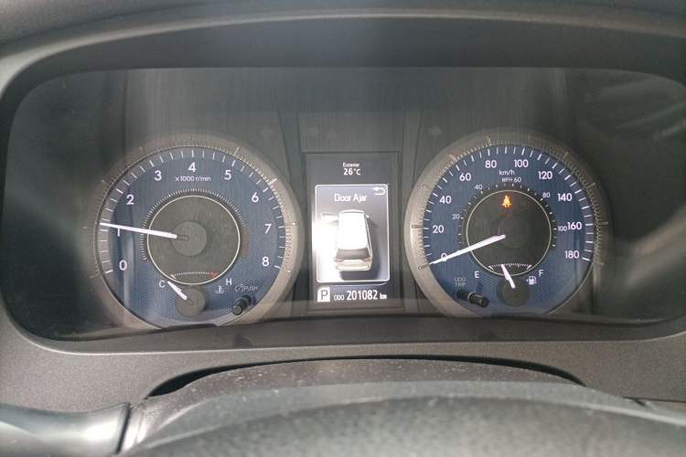 Used Toyota SIENNA  Instrument Cluster
