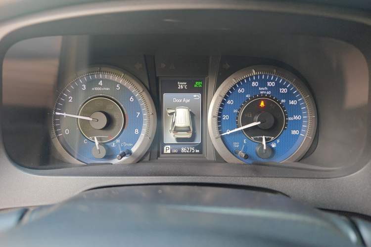 Used Toyota SIENNA  Instrument Cluster