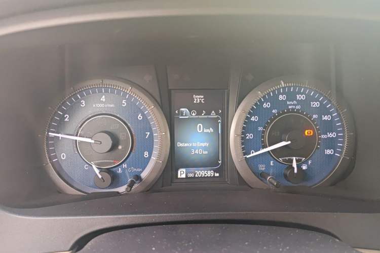 Used Toyota SIENNA 2018 3.5L Two-Wheel Drive XLE 7-Seater U.S. Specification Instrument Cluster