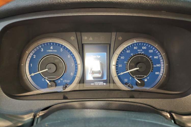 Used Toyota SIENNA 2018 3.5L Two-Wheel Drive XLE 7-Seater U.S. Specification Instrument Cluster