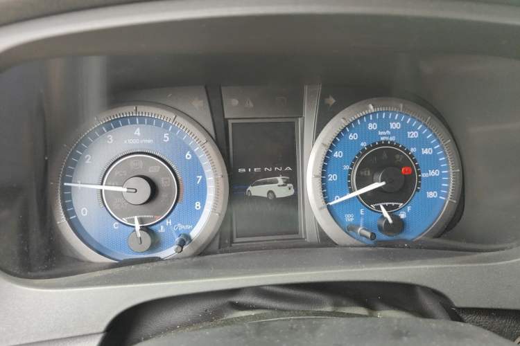 Used Toyota SIENNA  Instrument Cluster