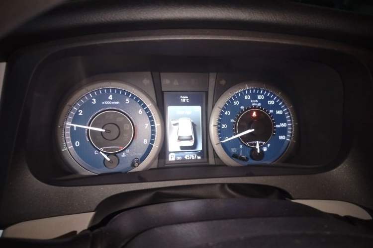 Used Toyota SIENNA  Instrument Cluster