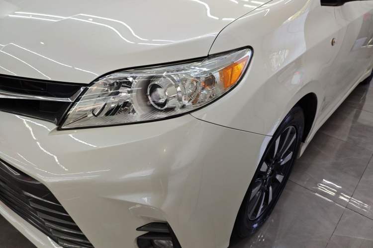 Used Toyota SIENNA 2018 3.5L Two-Wheel Drive XLE 7-Seater U.S. Specification Left Front Headlight