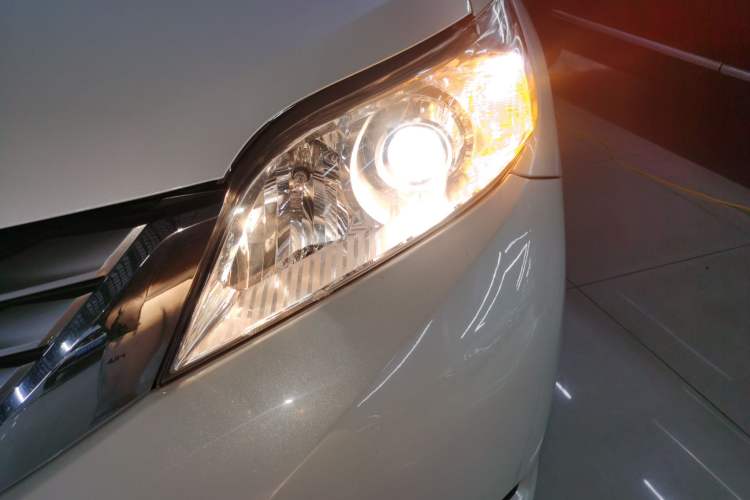 Used Toyota SIENNA 2018 3.5L Two-Wheel Drive SE U.S. Specification Left Front Headlight