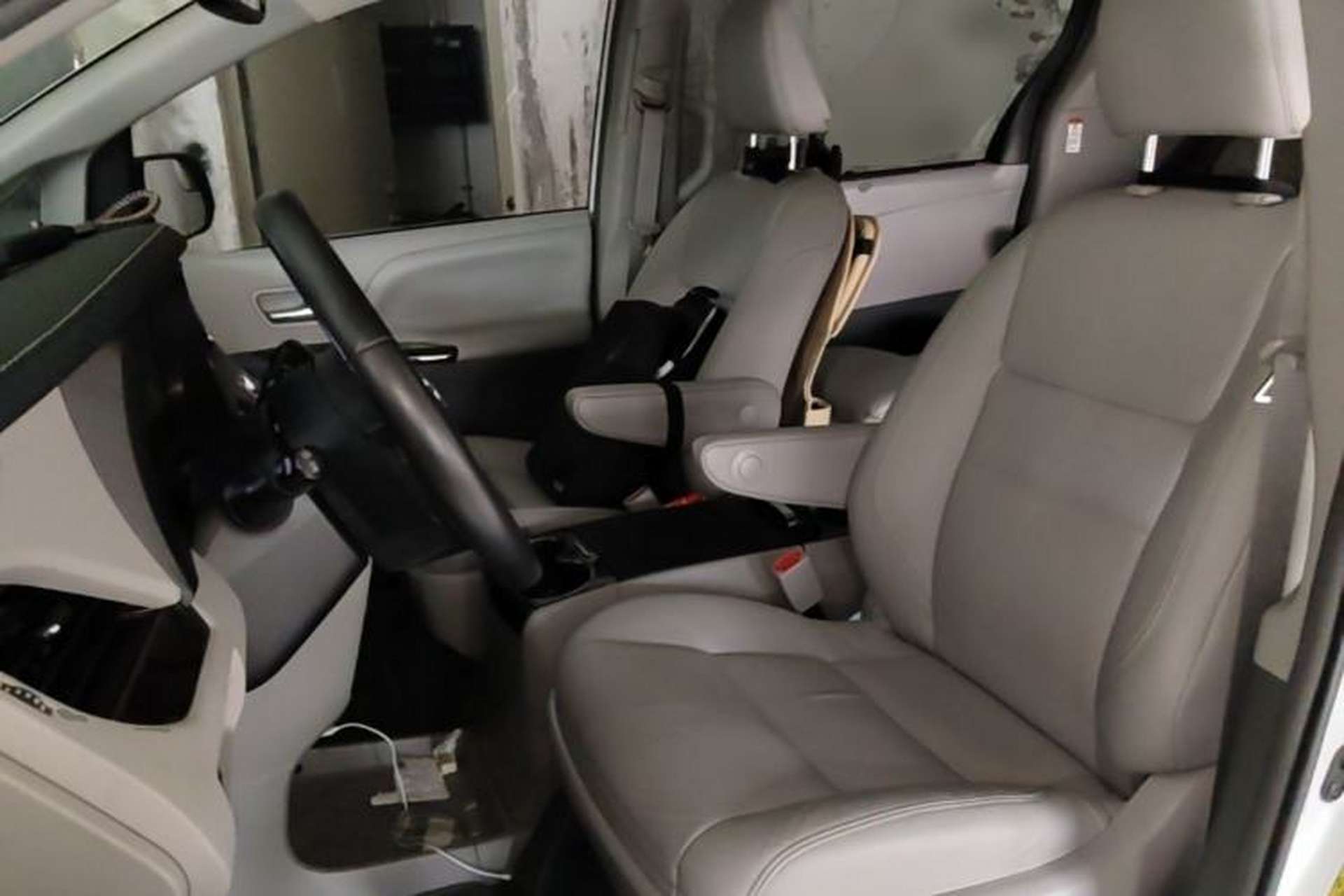 Used Toyota SIENNA  Left Front Seat