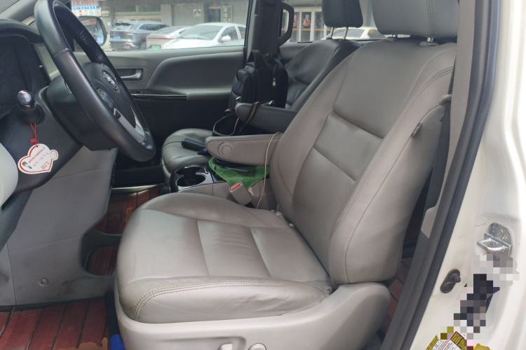 Used Toyota SIENNA  Left Front Seat