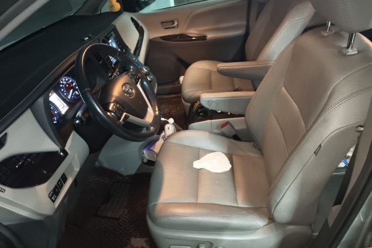 Used Toyota SIENNA  Left Front Seat