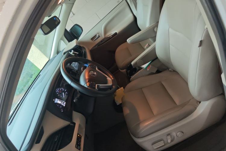 Used Toyota SIENNA 2018 3.5L Two-Wheel Drive SE U.S. Specification Left Front Seat
