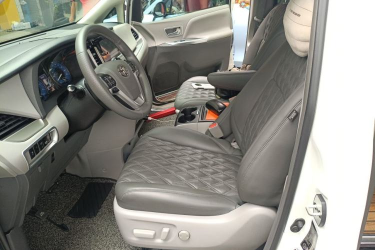 Used Toyota SIENNA  Left Front Seat