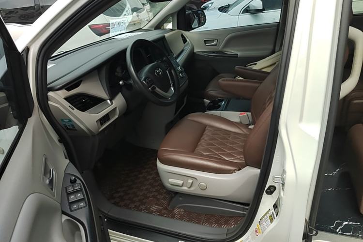 Used Toyota SIENNA 2018 3.5L Four-Wheel Drive LE Trim 7 Seats U.S. Specification Left Front Seat