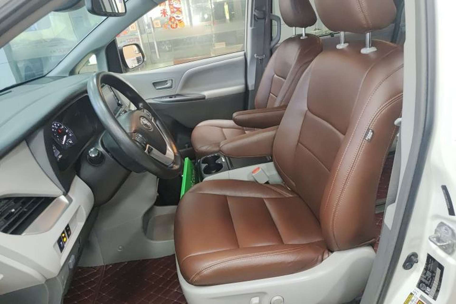 Used Toyota SIENNA 2018 3.5L Four-Wheel Drive LE Trim 7 Seats U.S. Specification Left Front Seat