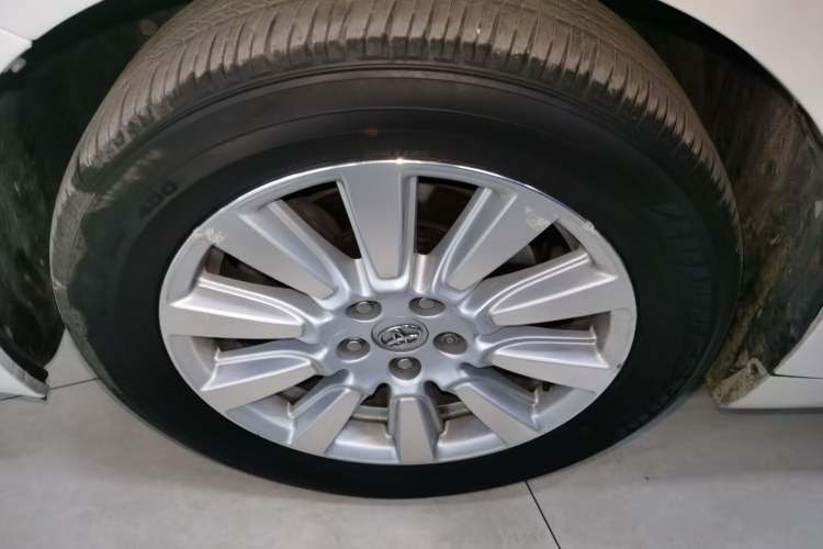 Used Toyota SIENNA 2018 3.5L Two-Wheel Drive SE U.S. Specification Left Front Wheel Hub