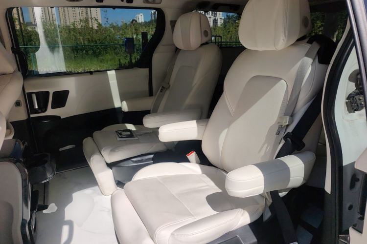 Used Toyota SIENNA 2018 3.5L Four-Wheel Drive SE Version 7 Seats U.S. Specification Left Rear Seat