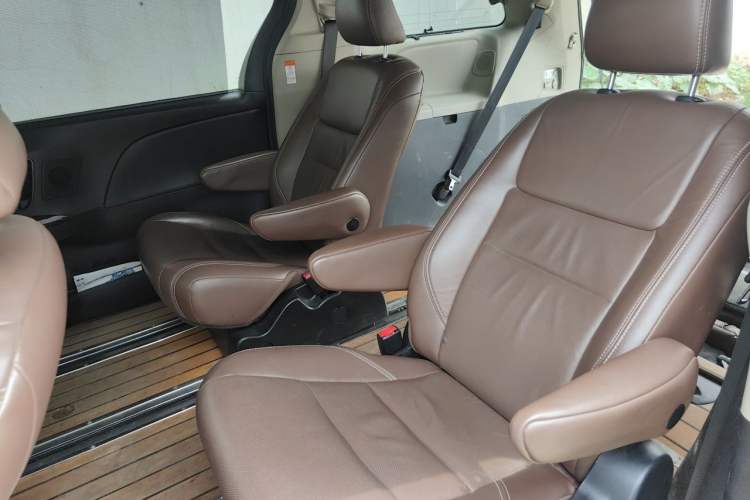 Used Toyota SIENNA  Left Rear Seat