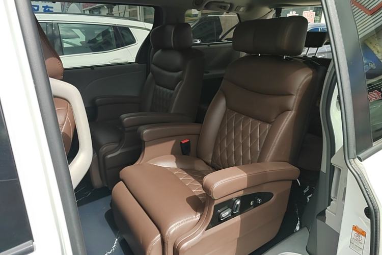 Used Toyota SIENNA 2018 3.5L Four-Wheel Drive LE Trim 7 Seats U.S. Specification Left Rear Seat