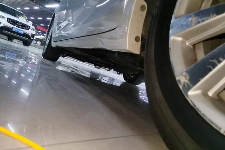Used Toyota SIENNA 2018 3.5L Two-Wheel Drive SE U.S. Specification Left Side Sill
