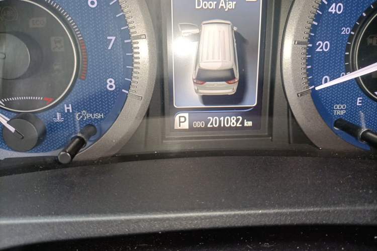 Used Toyota SIENNA  Odometer Close Up