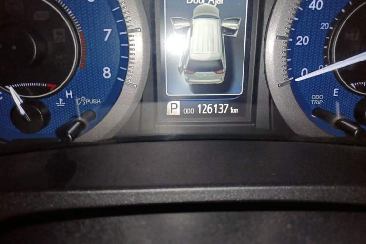 Used Toyota SIENNA  Odometer Close Up