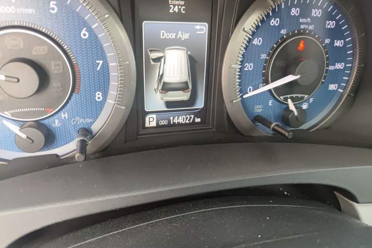 Used Toyota SIENNA  Odometer Close Up