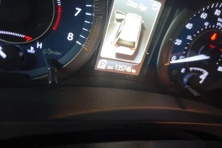 Used Toyota SIENNA  Odometer Close Up