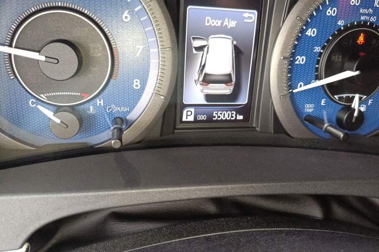 Used Toyota SIENNA  Odometer Close Up